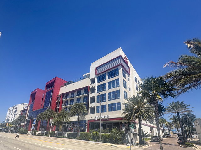 Costa Hollywood Condo photo 2